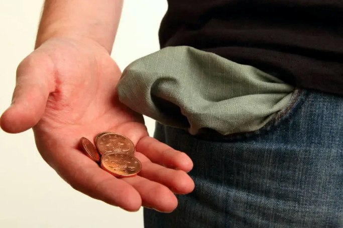 As 4 engrenagens que tornam o crédito no Brasil um agente de empobrecimento