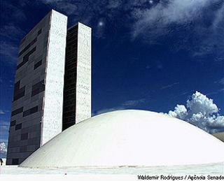 Senadores aprovam reajuste de 7,72% para aposentados e fim do fator previdenciário