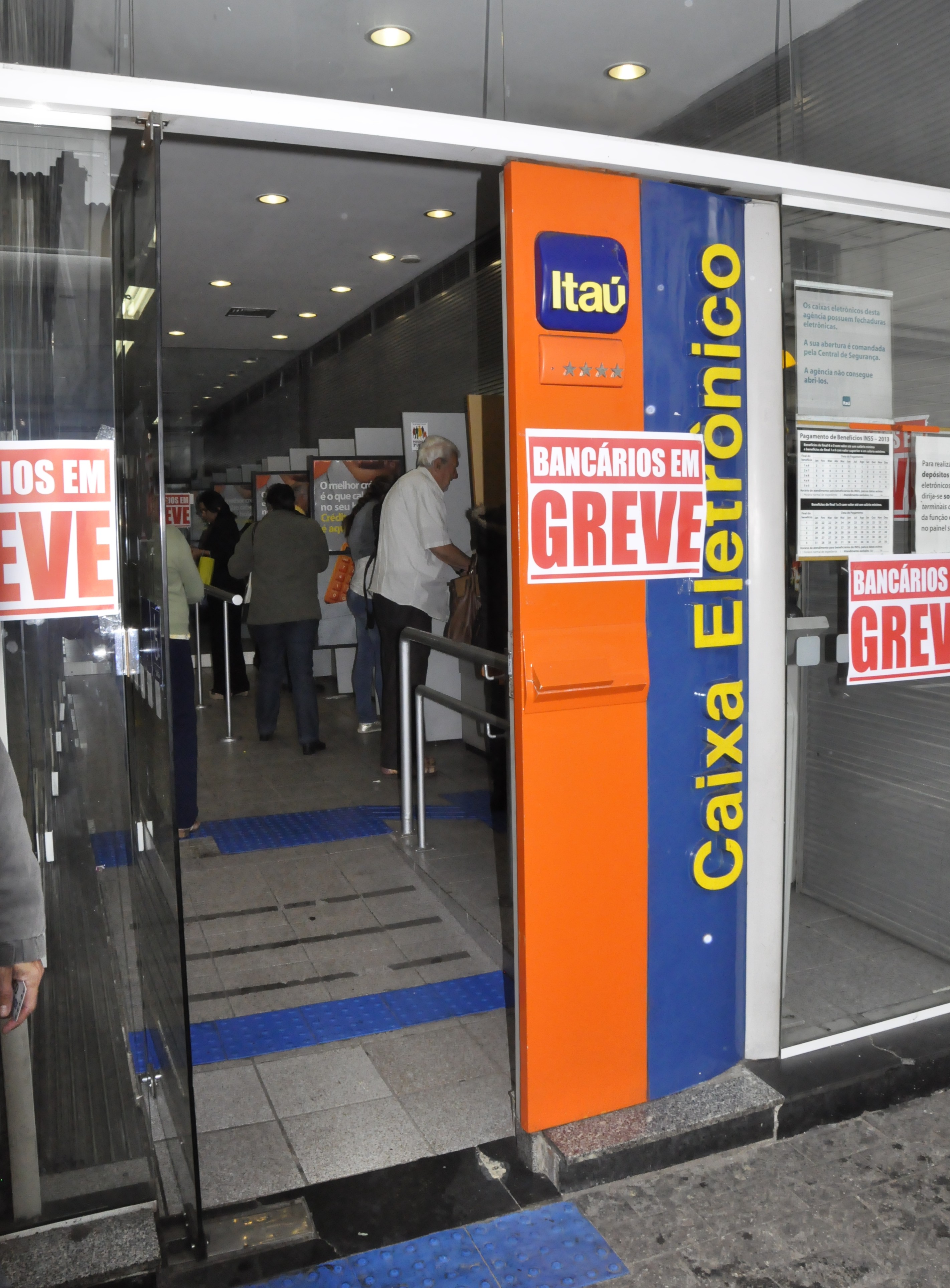 A GREVE CONTINUA FIRME