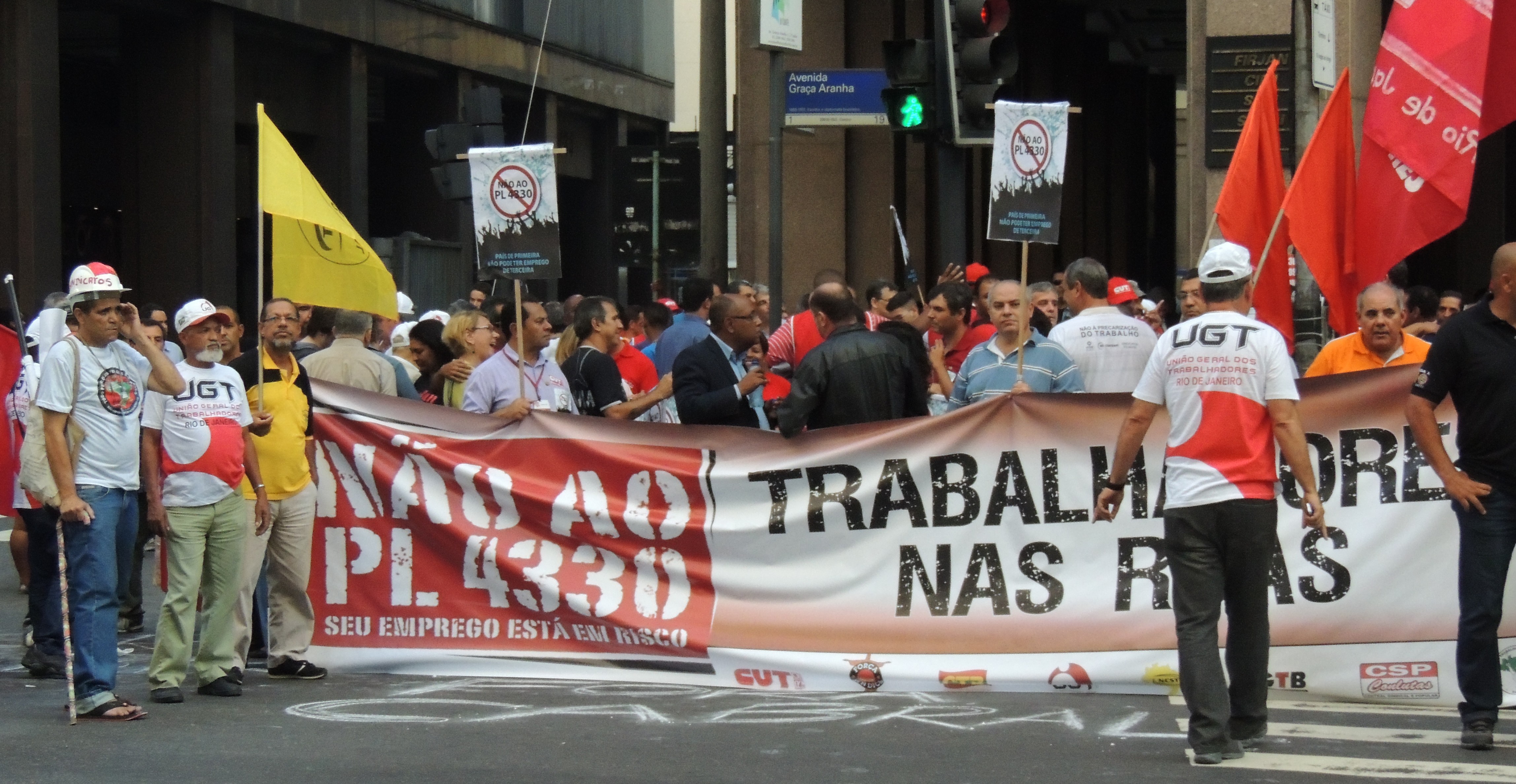 Trabalhadores foram às ruas contra PL 4330
