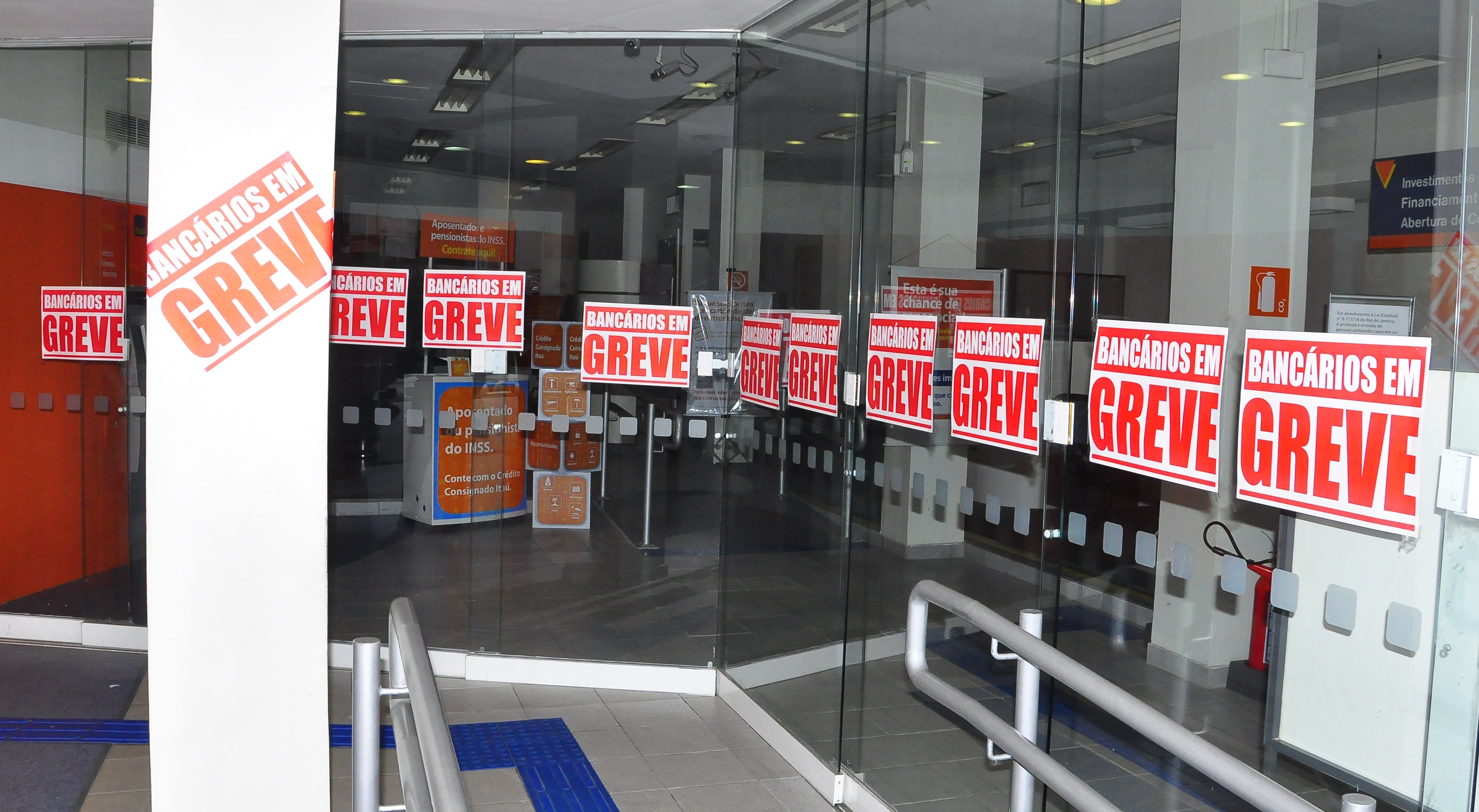 Força da greve arranca nova negociação com a Fenaban