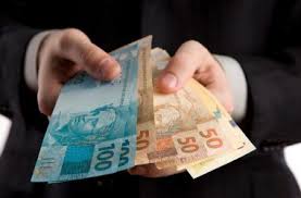Efeitos da crise: procura por crédito cresce 9,9% em agosto