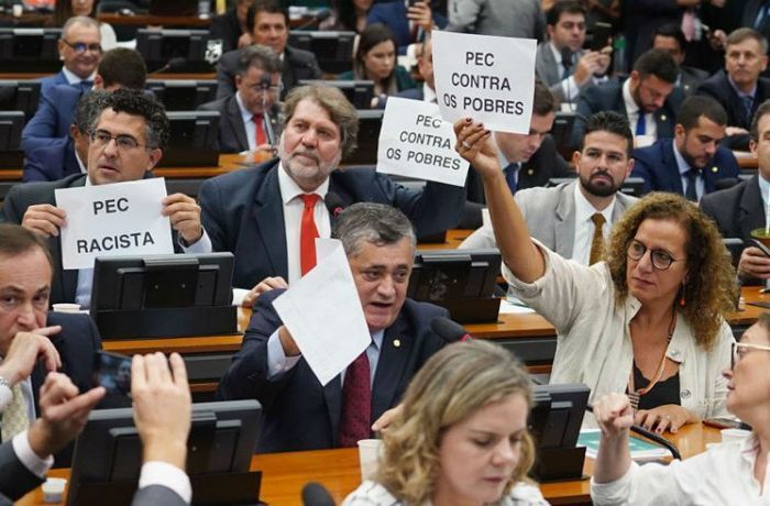 Votação da Reforma é adiada para amanhã