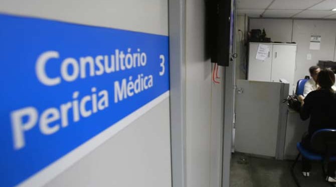 Após fim da greve de médicos, INSS retoma perícia 